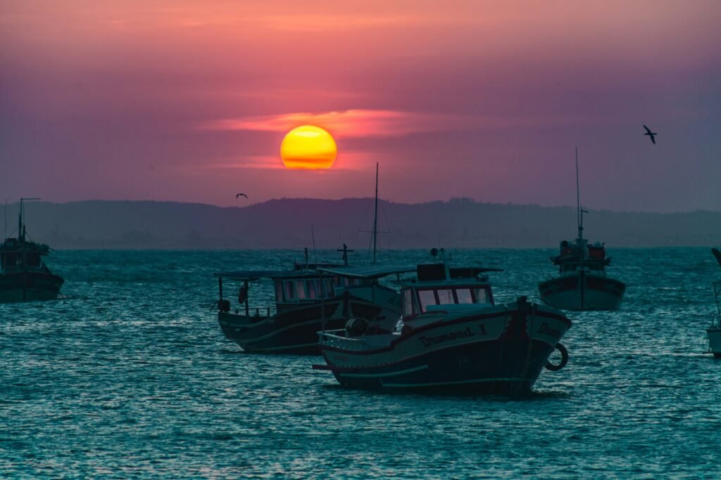 Atardecer naranja en la playa de Geribá, paquete de viaje a Buzios